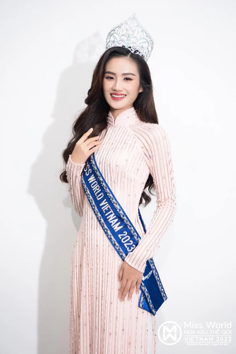 Công chúng yêu cầu xem xét lại vương miện Miss World Vietnam 2023 của Ý Nhi (Ảnh FBNV)