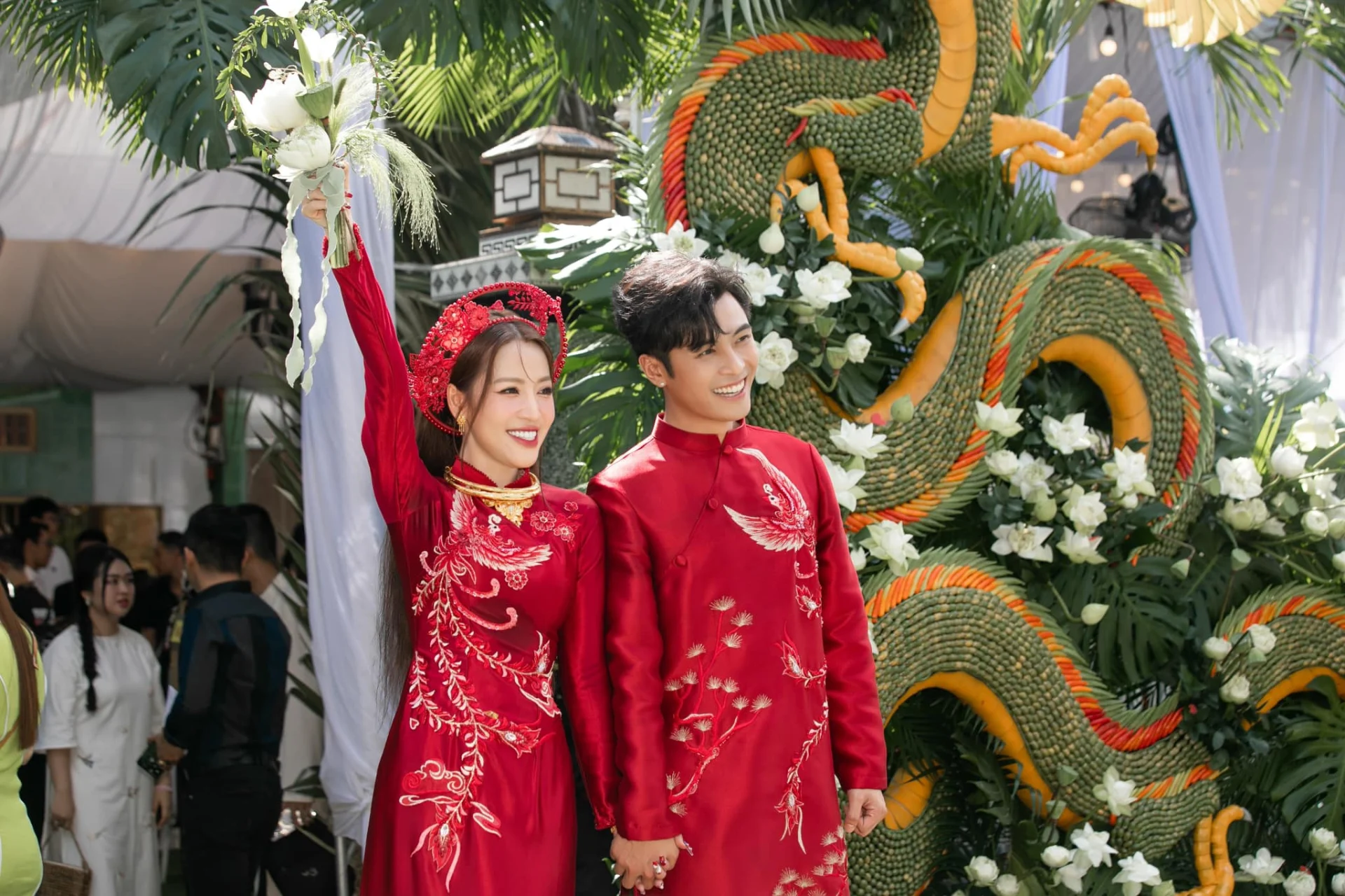 Puka và Gin Tuấn Kiệt rạng rỡ trong tiệc cưới tại Đồng Tháp