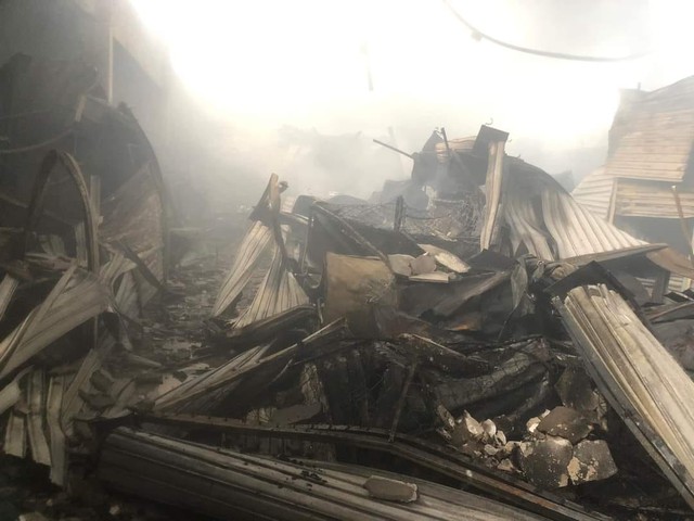 Huế: Chợ Khe Tre có đám cháy lớn trong đêm