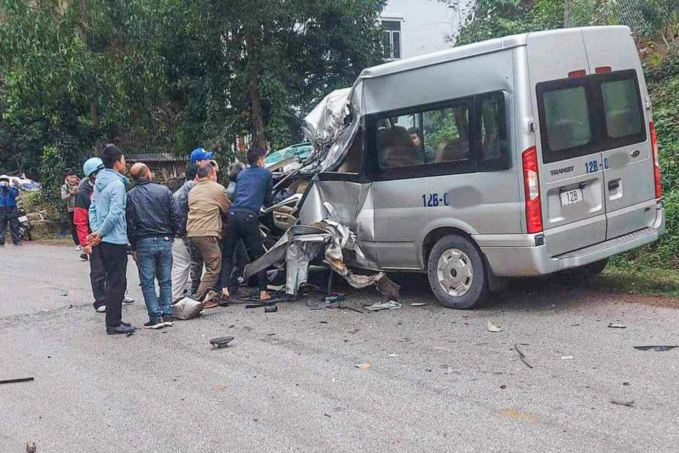 Lạng Sơn: Chở thi thể đi hỏa táng, ô tô và tài xế gặp tai nạn